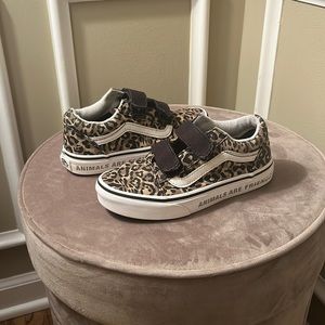 Little girls leopard vans size 13